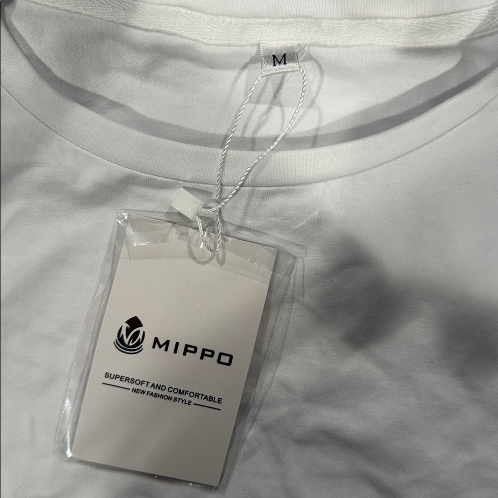MIIPPO White Long Sleeve Crop Top. Size medium. NWT - Picture 2 of 2